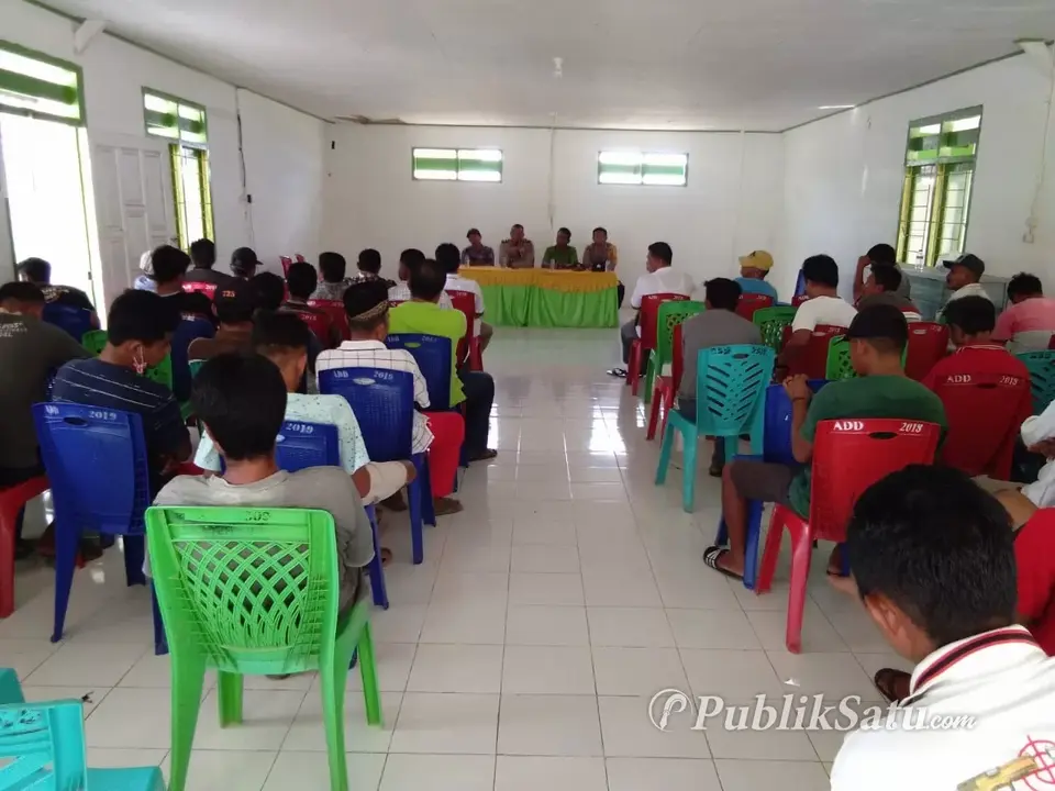 Tingkatkan Kemanan, Kapolsek Lasalimu Sambang Desa