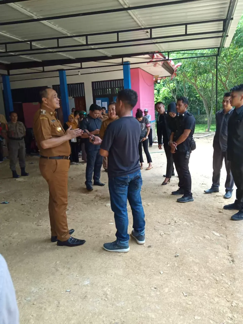 Rajiun Pantau Pembagian Kartu Ujian CPNS di BKD Mubar