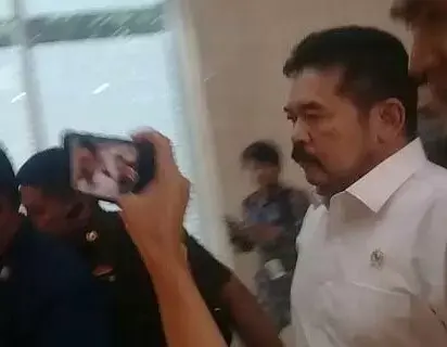 Jaksa Agung Minta Waktu Periksa Dugaan Keterlibatan OJK