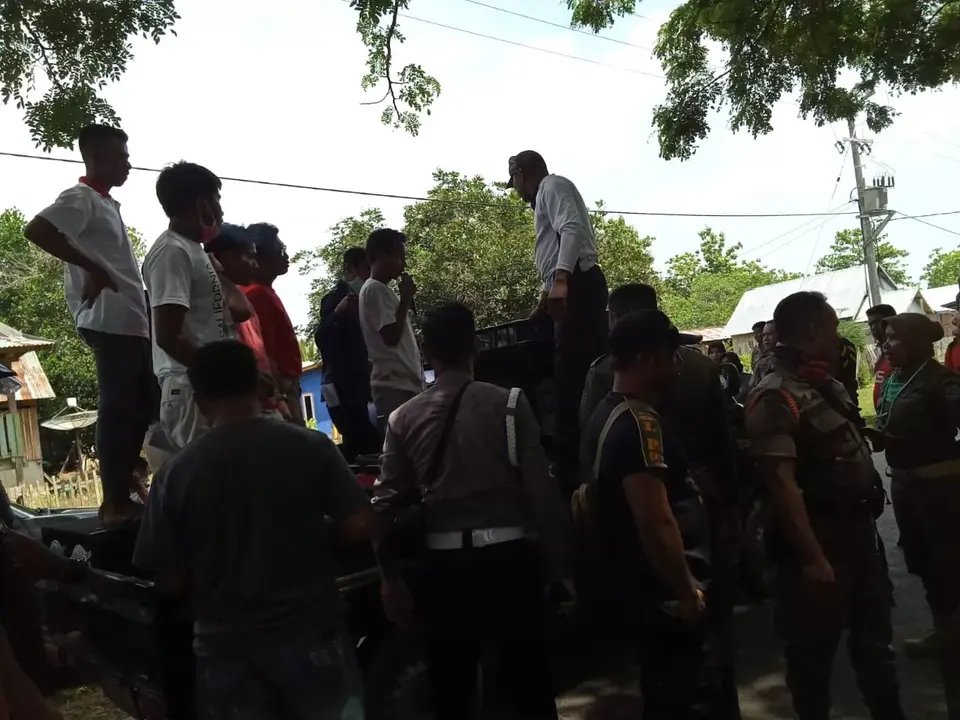 Satpol PP Mubar Kawal Demonstrasi Sengketa Pilkades