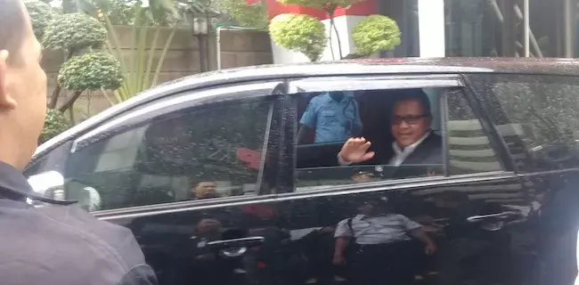 Hasto Tutup Mulut Rapat-rapat Saat Ditanya Soal Yasonna Laoly