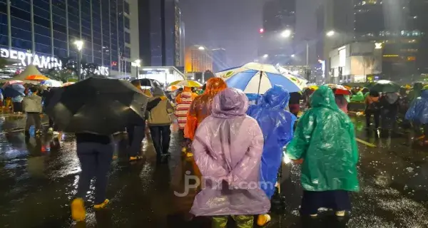 6 Kiat Menjaga Tubuh Setelah Kehujanan