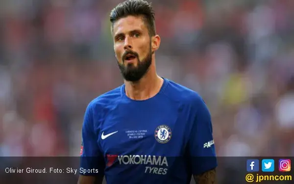 Olivier Giroud Lambaikan Tangan ke Fan Chelsea