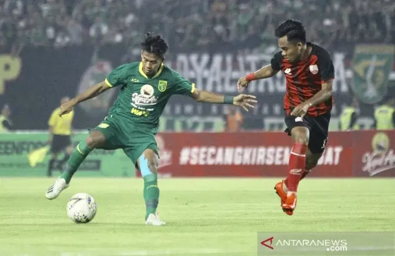Aji Santoso Menyebut Penampilan Pemain Muda Persebaya Luar Biasa