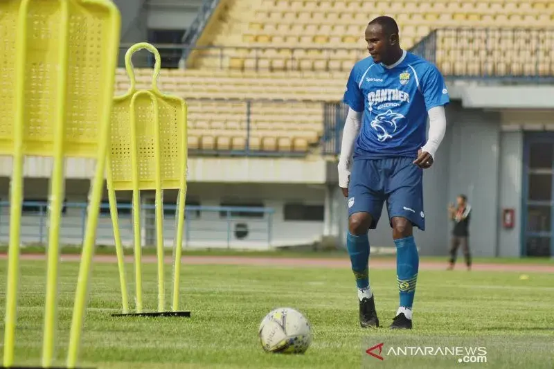 Joel Vinicius Pergi, Wander Luiz Masih Bertahan di Persib