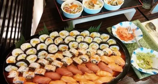 Enam Kiat Konsumsi Sushi agar Tetap Aman bagi Kesehatan