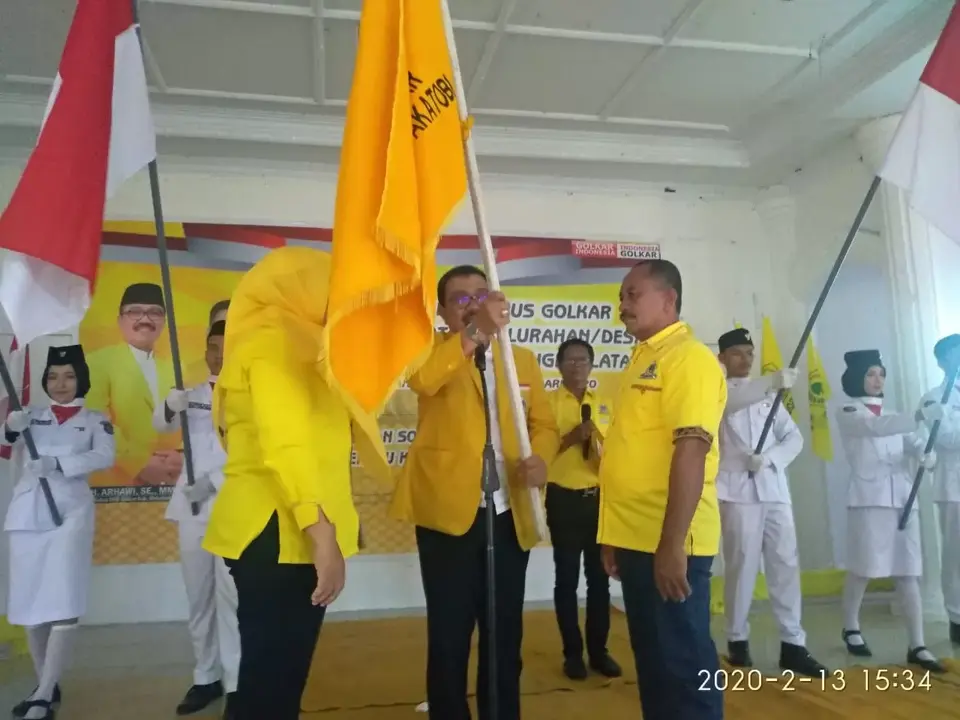 Lantik Pengurus DPC dan Ranting, Arhawi Yakin Golkar Menangkan Pilbup 2020