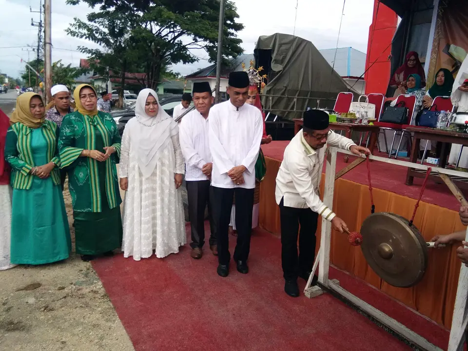 Pukul Gong, Wabup La Ntau Buka MTQ VI Buteng