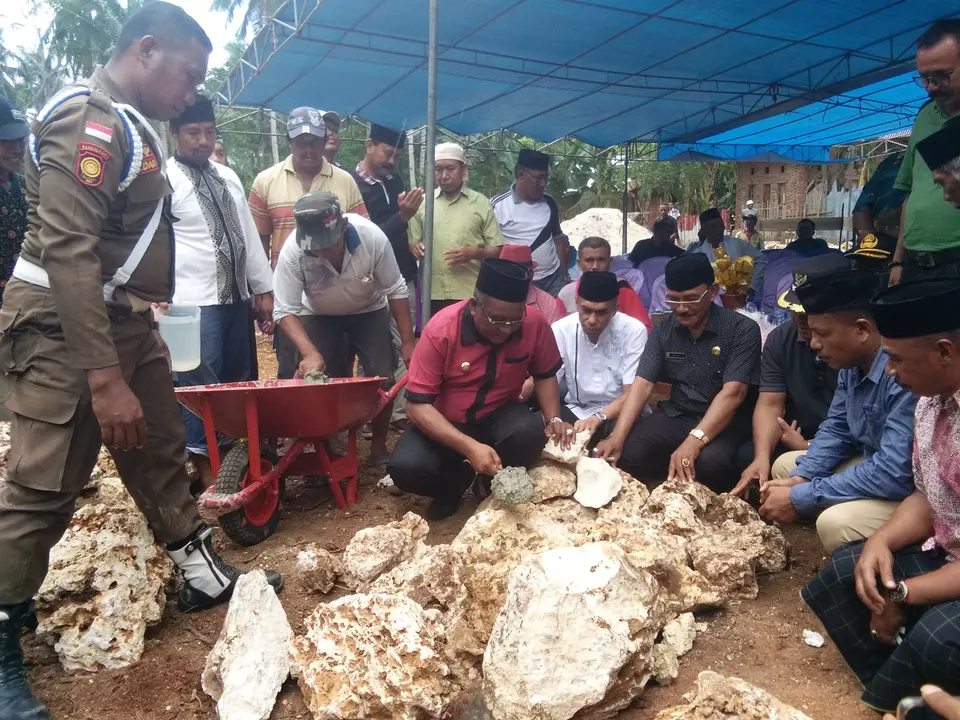 Bupati Buteng Sumbang Semen Bangun Masjid Ar-Rahman Mabeskuta