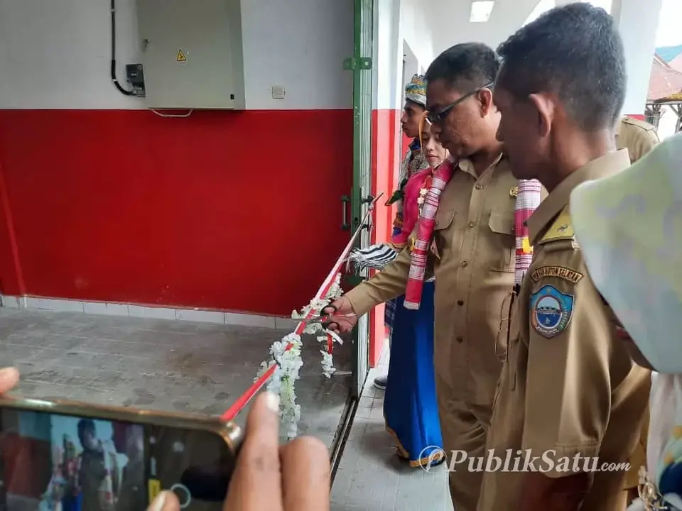 Bupati Arusani Resmikan Pasar Rakyat Lande