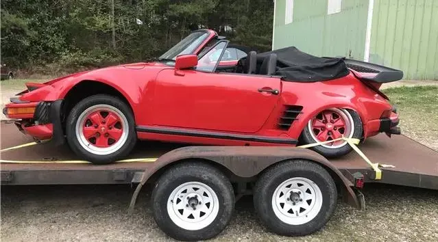 Mobil Sport Bekas Tabrakan Ini Dijual dengan Harga Fantastis