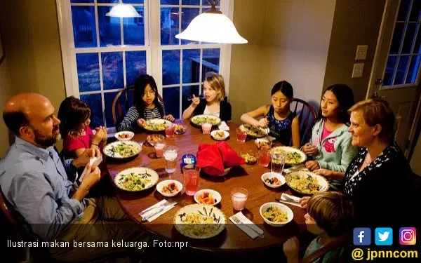 Ini Manfaat Membiasakan Anak Makan Bersama Orang Tua