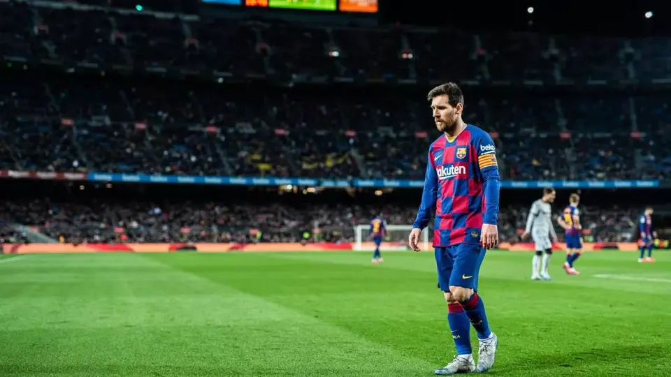Satu Kaki Lionel Messi Terlihat di Pintu Keluar Barcelona
