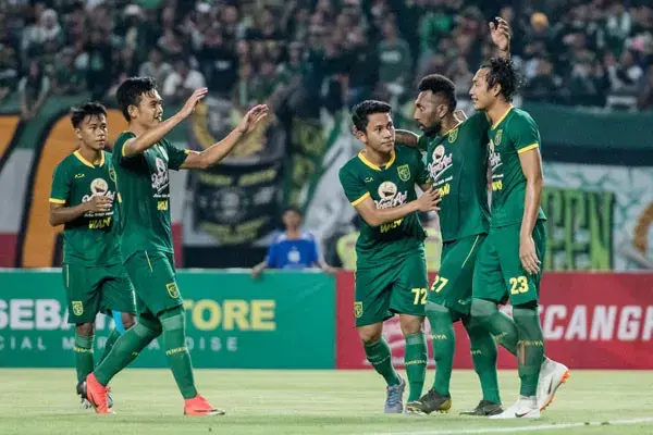 Laga Persebaya vs Arema Diwarnai Dua Kartu Merah