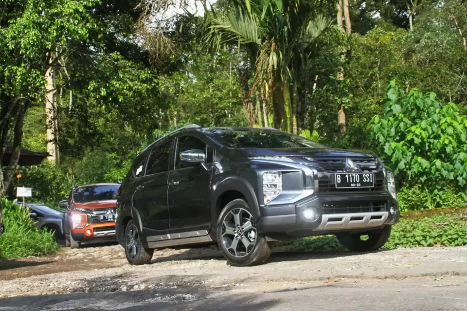 Test Drive Mitsubishi Xpander Cross: Low SUV Kaki Jangkung