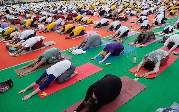 Manfaat Yoga Bikram adakah Hubungannya dengan Panas?