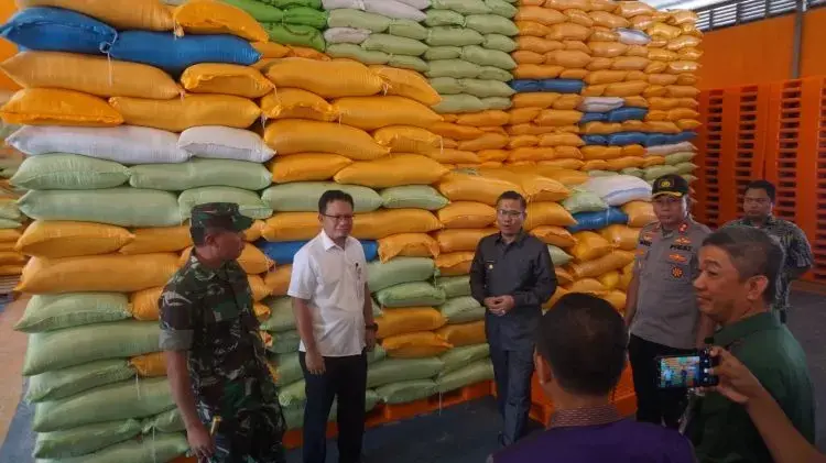 Antisipasi "Panic Buying", Wali Kota Kendari Pantau Bulog Punggaloba