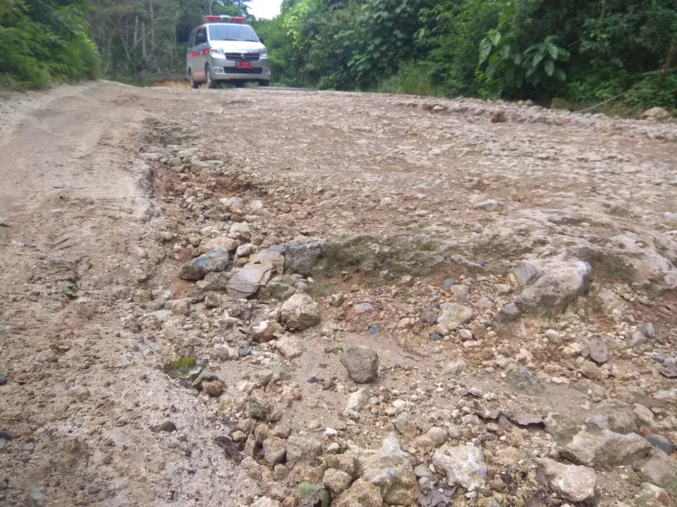 Rusak Parah, Jalan Poros Gunung Sejuk-Rongi Butuh Perbaikan