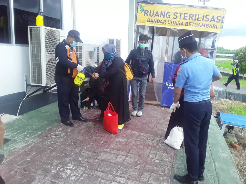 Semprot Disinfektan hingga Pemeriksaan Kesehatan