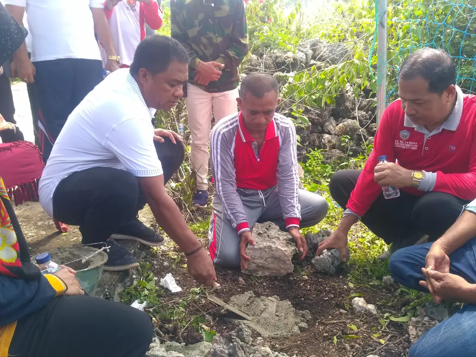 Bupati Arusani Letakan Batu Pertama Jalan Menuju Situs Waburi di Desa Gaya Baru