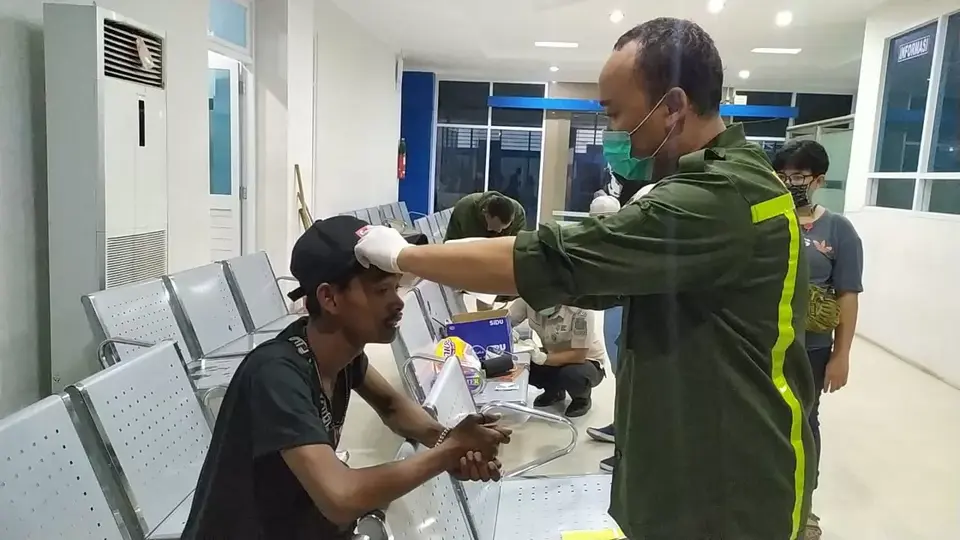 Tiba di Baubau, Delapan TKI Malaysia Jalani Pemeriksaan
