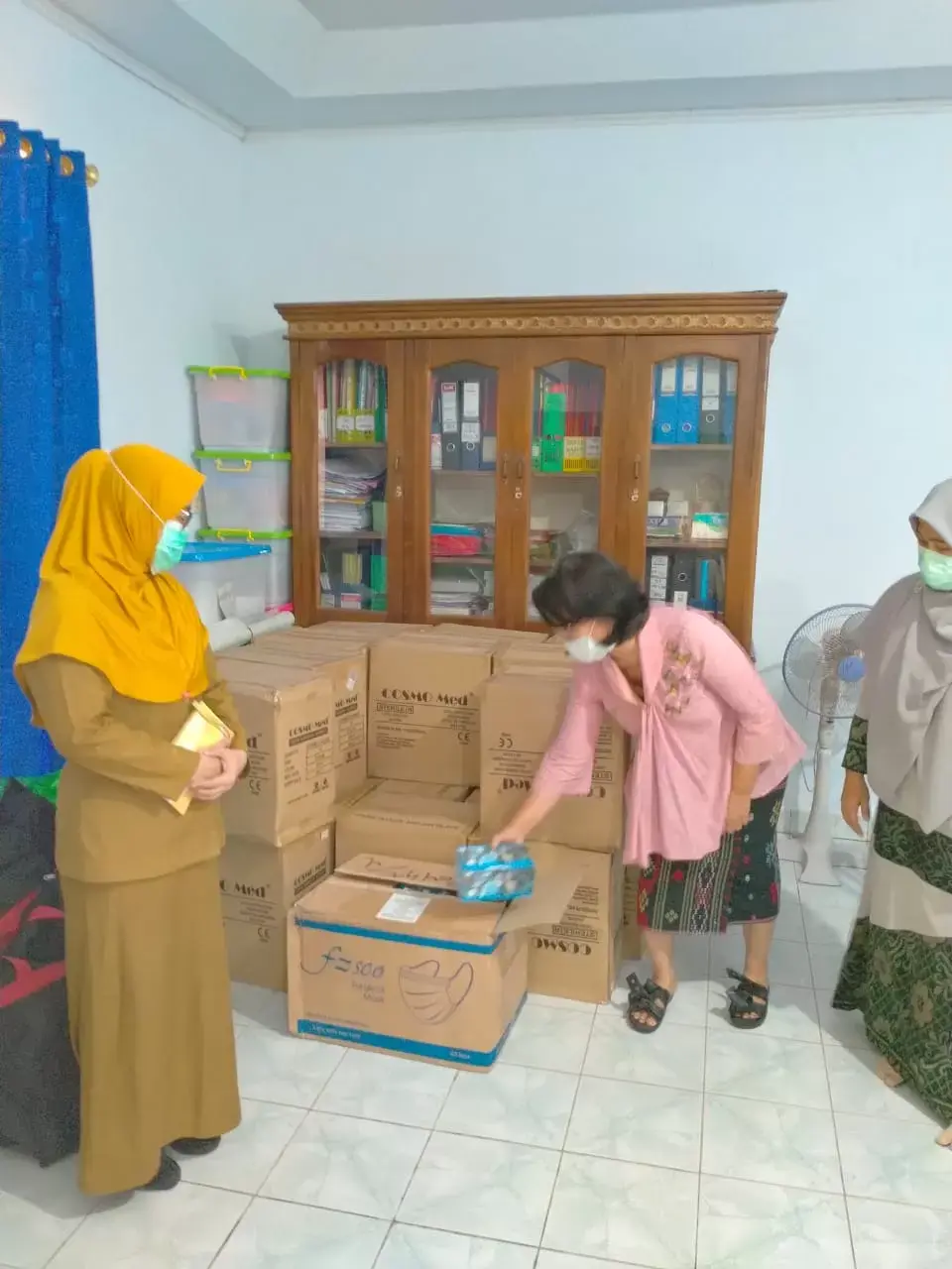 BKKBN Serahkan 6.000 APD ke IBI Sultra