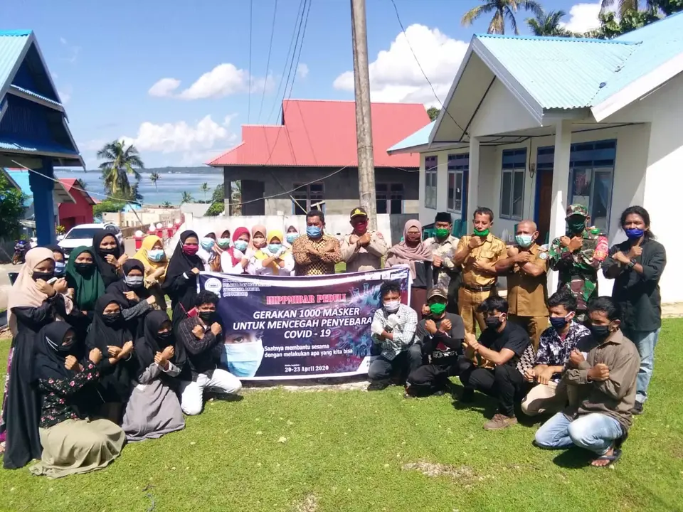 Lawan Covid-19, HIPPMIBAR Bagikan Masker dan Hand Sanitizer