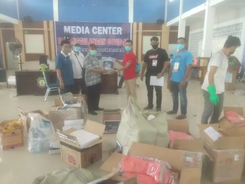 PT REI dan PT AMI Serahkan Bantuan APD ke Pemkab Bombana