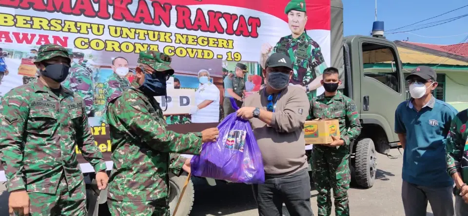 Pangdam XIV Salurkan Bantuan Sembako untuk Warga Kolaka