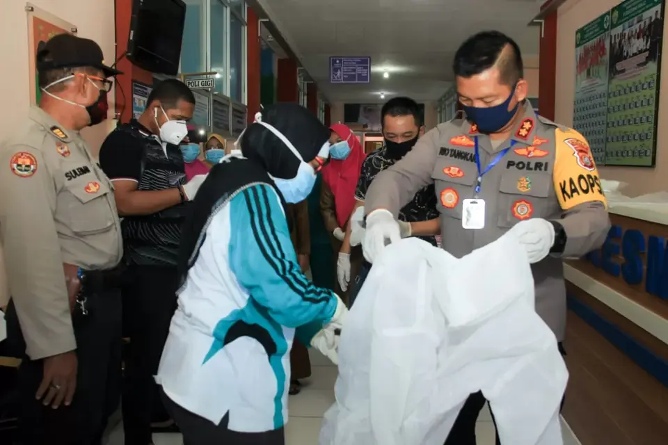 Posko Bersama Relawan Covid-19 Baubau Salurkan Bantuan APD di 17 Puskesmas