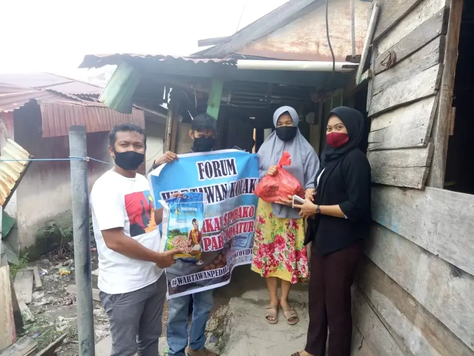 Forum Wartawan Kolaka Mulai Salurkan Bantuan Sembako Tahap Pertama