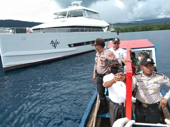 Warga Buton Khawatir Covid-19, Kapal Yacht yang Ditumpangi Turis Asing Diusir