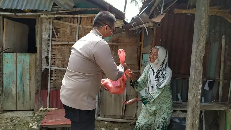 Aksi Tanggap Polres Baubau Terhadap Masyarakat yang Terkena Dampak Covid-19