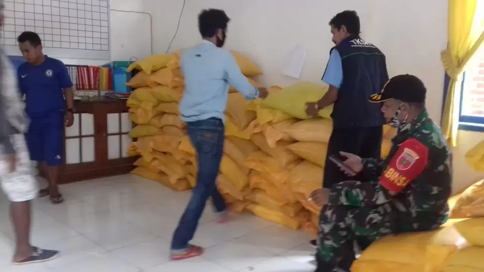 Berkutu, Warga Kembalikan Beras Bansos