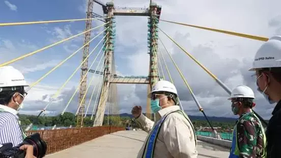 Gubernur Ali Mazi Tinjau Jembatan Teluk Kendari