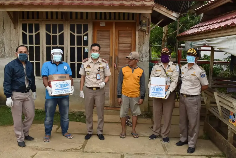 Tingkatkan Imun, BKIPM Baubau Berbagi Nasi Ikan Selama Ramadan