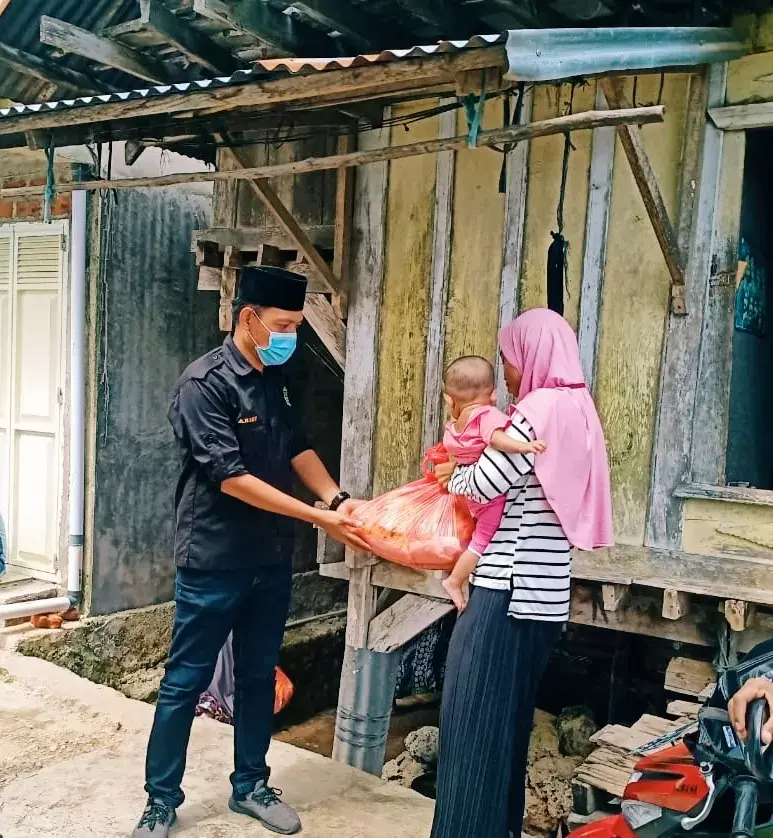 Pekalape Baubau Distribusi Satu Ton Beras ke Masyarakat Kurang Mampu dan Terdampak Covid-19