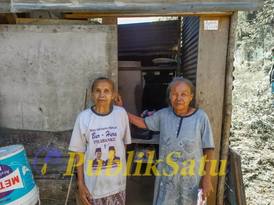 Dua Lansia Tinggal Bersama, Intip Cara Mereka Bertahan Hidup