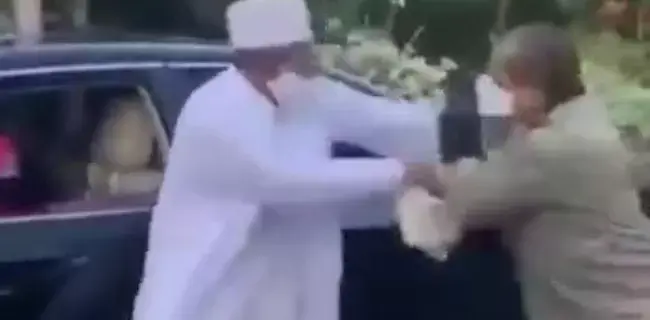 Viral Kontak Fisik Habib Umar Assegaf Dengan Oknum Satpol PP, Hensat: Jangan Sampai Bangsa Ini Pecah Cuma Gara-gara Rekaman Telepon Selular
