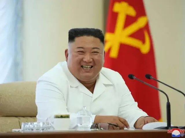 Kim Jong Un Terlihat Sehat saat Pimpin Rapat