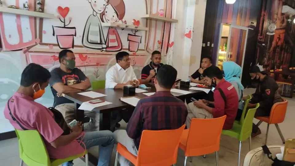 Perekat Kepton Nilai Pembakaran Replika Pocong "Ali Mazi" Barbar