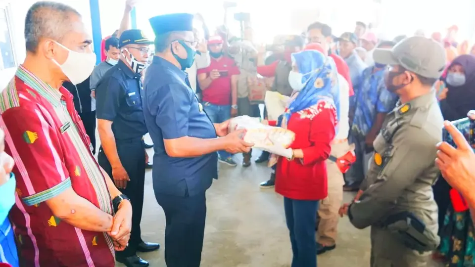 Terdampak Covid-19, 1.000 Pedagang Pasar Dapat Bantuan Paket Sembako
