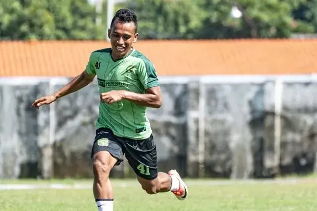 Irfan Jaya Rindu Bertanding di Stadion Gelora Bung Tomo