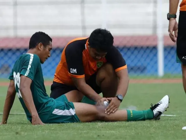 Pasca Operasi, Lutut Bek Persebaya Syaifuddin Mulai Membaik
