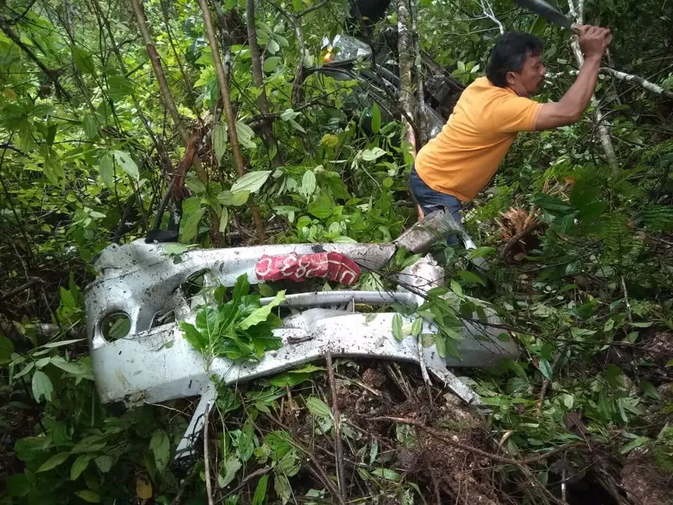 Mobil Dinas Camat Pasarwajo Kecelakaan Masuk Jurang