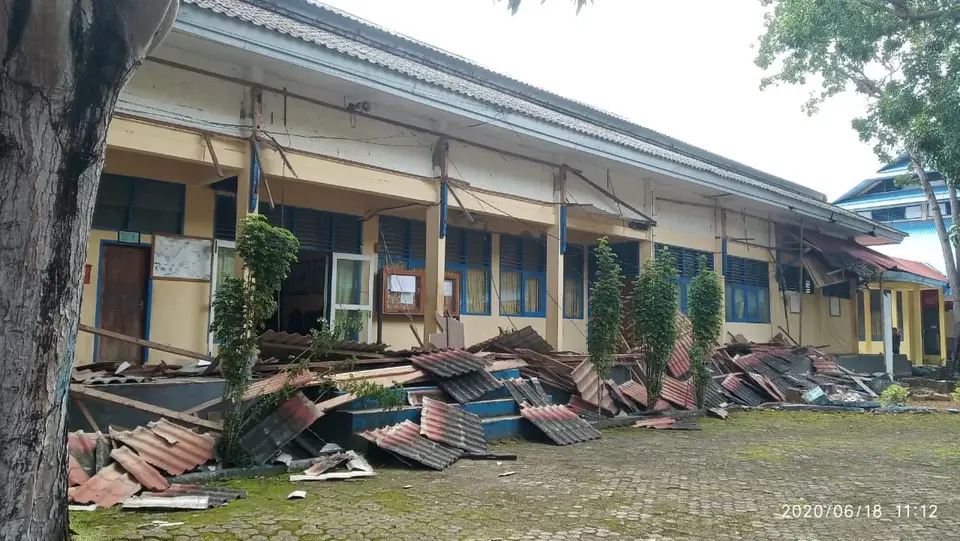 Termakan Usia, Gedung SMKN 2 Baubau Ambruk
