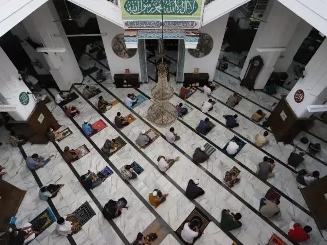 Taati Protokol Covid-19, Warga Busel Diizinkan Salat Idul Adha di Masjid