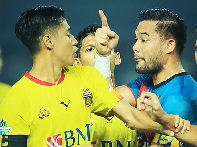 Bersaudara, Andritany dan Indra Kahfi Tetap Profesional di Lapangan