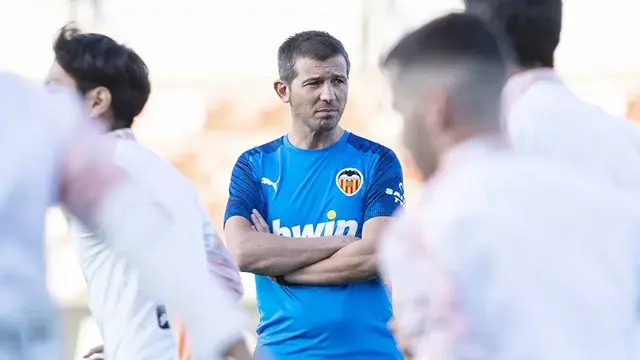 Albert Celades Dipecat dari Kursi Pelatih Valencia