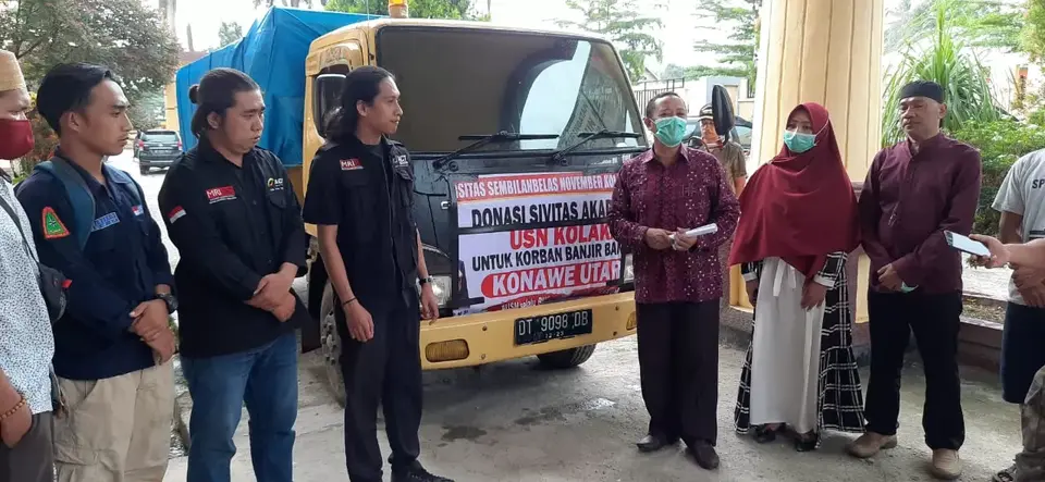 Keluarga Besar USN Kolaka Bantu Korban Banjir Konut